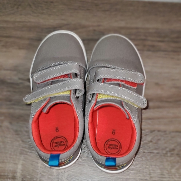 Kids Shoes size 9 - Picture 2 of 4